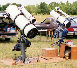 Newtonian Reflector telescopes with equatorial mounts