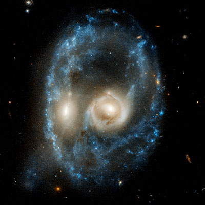 Hubble image of colliding galaxies Arp-Madore 2026-424