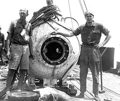 Image of William Beebe and Otis Barton with their bathysphere