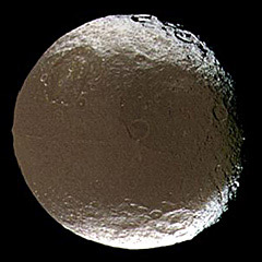 Cassini image of Saturn's two-faced moon Iapetus