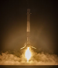 Image of SpaceX Falcon 9 rocket landing vertically on Landing Zone 1